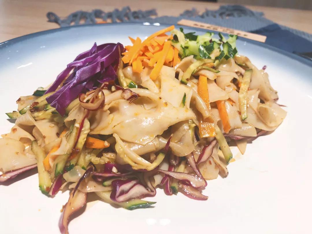 奧田集成灶美食教程：老板一碗涼皮，辣椒醋都要